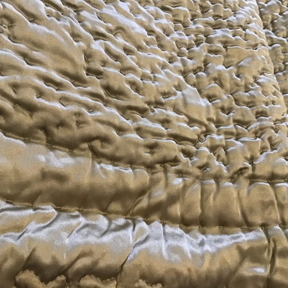 Elegant Tan/Champaign Quilted Bedspread - Picture 11 of 11